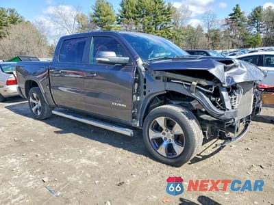 Czwarte zdjęcie samochodu z boku: 2019 RAM 1500 LARAMIE VIN:1C6SRFJT1KN708779 - miniatura