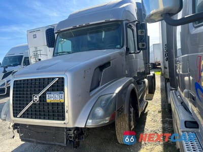 Drugie zdjęcie samochodu z przodu: 2016 VOLVO VN VNL VIN:4V4NC9EH4GN935202 - miniatura