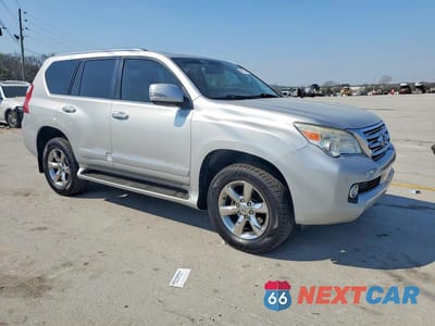 Czwarte zdjęcie samochodu z boku: 2013 LEXUS GX 460 BASE VIN:JTJBM7FXXD5063767 - miniatura