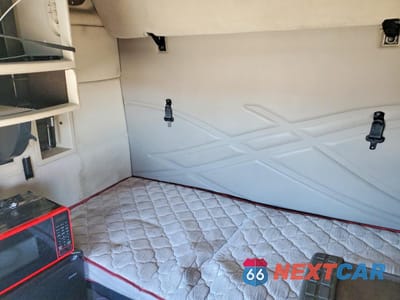 Zdjęcie 6 z 10 samochodu: 2014 VOLVO VNL SEMI TRUCK VIN:4V4NC9EH7EN174971 - miniatura