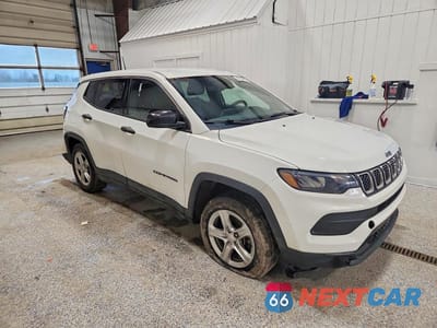Czwarte zdjęcie samochodu z boku: 2023 JEEP COMPASS SPORT VIN:3C4NJDAN6PT512282 - miniatura