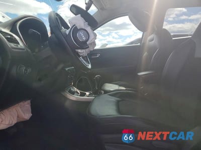 Zdjęcie 7 z 12 samochodu: 2019 JEEP COMPASS LATITUDE VIN:3C4NJDBB9KT813609 - miniatura