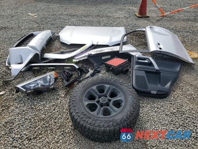 Zdjęcie 13 z 14 samochodu: 2016 TOYOTA 4RUNNER SR5 VIN:JTEBU5JR2G5356241 - miniatura