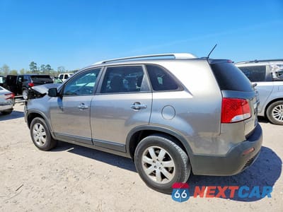 Drugie zdjęcie samochodu z przodu: 2011 KIA SORENTO LX VIN:5XYKT4A18BG103016 - miniatura