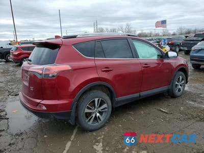 Trzecie zdjęcie samochodu z tyłu: 2018 TOYOTA RAV4 XLE VIN:2T3RFREV3JW800402 - miniatura