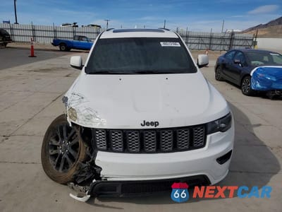 Piąte zdjęcie samochodu w środku: 2019 JEEP GRAND CHEROKEE LAREDO VIN:1C4RJFAG8KC618736 - miniatura