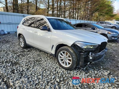 Czwarte zdjęcie samochodu z boku: 2021 BMW X5 XDRIVE40I VIN:5UXCR6C06M9E85605 - miniatura