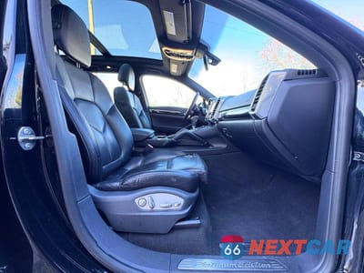 Piąte zdjęcie samochodu w środku: 2017 PORSCHE CAYENNE VIN:WP1AA2A25HKA85543 - miniatura