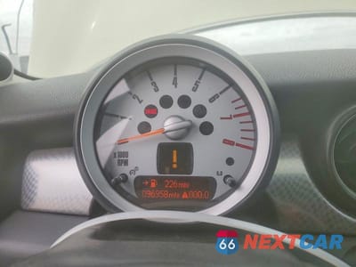 Zdjęcie 9 z 12 samochodu: 2008 MINI COOPER S VIN:WMWMF73558TT90049 - miniatura