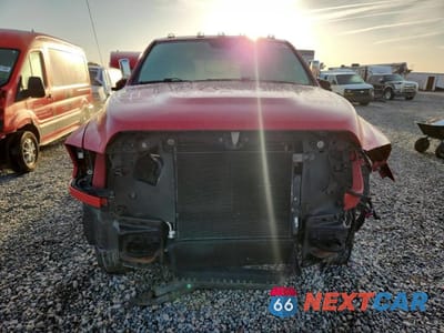 Piąte zdjęcie samochodu w środku: 2018 RAM 3500 LARAMIE VIN:3C63RRJL5JG214793 - miniatura