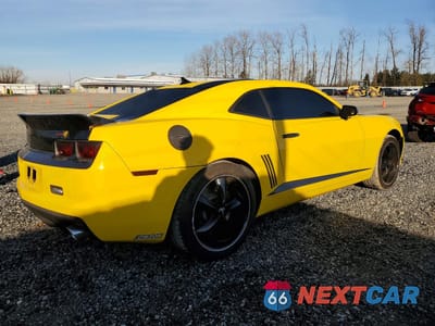 Trzecie zdjęcie samochodu z tyłu: 2011 CHEVROLET CAMARO 2SS VIN:2G1FK1EJ4B9104777 - miniatura