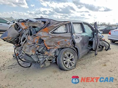 Trzecie zdjęcie samochodu z tyłu: 2014 TOYOTA HIGHLANDER XLE VIN:5TDKKRFH6ES016714 - miniatura