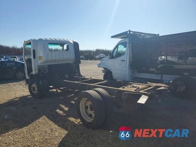 Drugie zdjęcie samochodu z przodu: 2017 ISUZU NPR HD VIN:54DC4W1B6HS801905 - miniatura