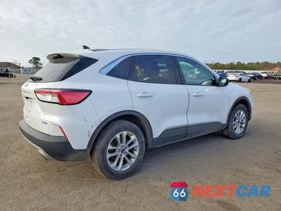 Trzecie zdjęcie samochodu z tyłu: 2022 FORD ESCAPE SE VIN:1FMCU9BZ8NUA24706 - miniatura