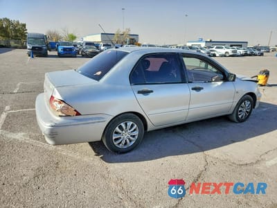 Trzecie zdjęcie samochodu z tyłu: 2002 MITSUBISHI LANCER ES VIN:JA3AJ26EX2U081602 - miniatura