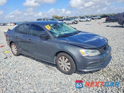 Czwarte zdjęcie samochodu z boku: 2015 VOLKSWAGEN JETTA BASE VIN:3VW2K7AJ9FM424511 - miniatura