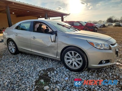 Czwarte zdjęcie samochodu z boku: 2015 CHEVROLET MALIBU 2LT VIN:1G11D5SL8FF319884 - miniatura