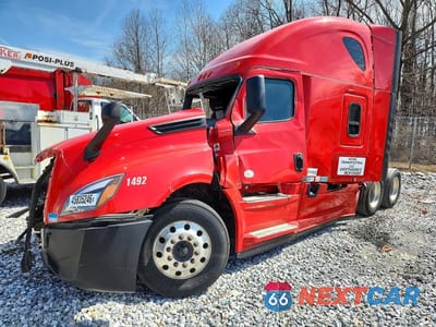 Drugie zdjęcie samochodu z przodu: 2019 FREIGHTLINER CASCADIA 126 SEMI TRUCK VIN:3AKGHHDR2KSKB6568 - miniatura
