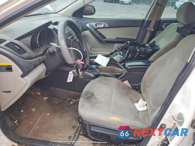 Zdjęcie 7 z 12 samochodu: 2013 KIA FORTE EX VIN:KNAFU4A25D5728974 - miniatura