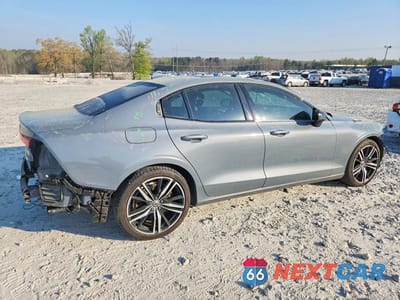 Trzecie zdjęcie samochodu z tyłu: 2022 VOLVO S60 T8 RECHARGE R-DESIGN EXPRESSIO VIN:7JRBR0FZ9NG162875 - miniatura