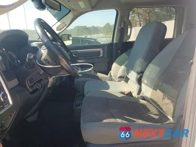 Zdjęcie 7 z 11 samochodu: 2019 RAM 1500 CLASSIC SLT VIN:1C6RR6LT7KS554785 - miniatura