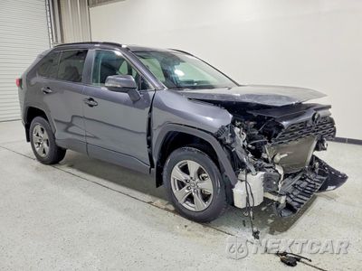 Czwarte zdjęcie samochodu z boku: 2024 TOYOTA RAV4 XLE VIN:2T3W1RFV0RC302932 - miniatura