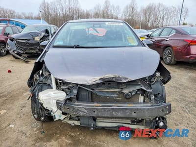 Piąte zdjęcie samochodu w środku: 2017 TOYOTA YARIS 5-DOOR SE VIN:VNKKTUD36HA072006 - miniatura