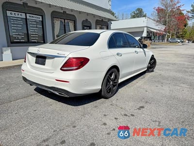 Czwarte zdjęcie samochodu z boku: 2017 MERCEDES-BENZ E 300 4MAT 4MATIC VIN:WDDZF4KB0HA109503 - miniatura