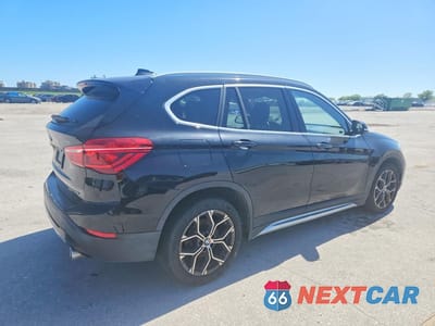Trzecie zdjęcie samochodu z tyłu: 2020 BMW X1 XDRIVE28I VIN:WBXJG9C08L5P93218 - miniatura