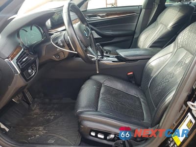 Zdjęcie 7 z 11 samochodu: 2018 BMW M550XI VIN:WBAJB9C5XJB049879 - miniatura