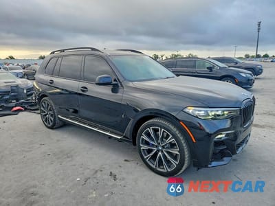 Czwarte zdjęcie samochodu z boku: 2021 BMW X7 XDRIVE40I VIN:5UXCW2C07M9G08040 - miniatura