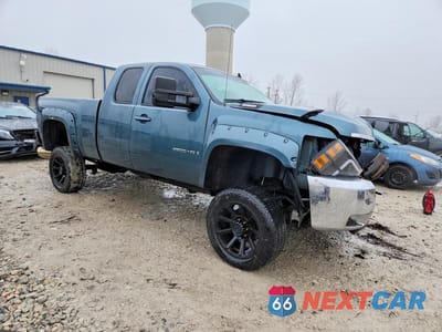 Czwarte zdjęcie samochodu z boku: 2008 CHEVROLET SILVERADO K2500 HEAVY DUTY VIN:1GCHK29618E195587 - miniatura
