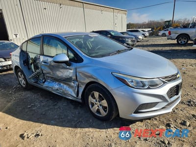 Czwarte zdjęcie samochodu z boku: 2018 CHEVROLET CRUZE LS VIN:1G1BC5SM9J7168427 - miniatura