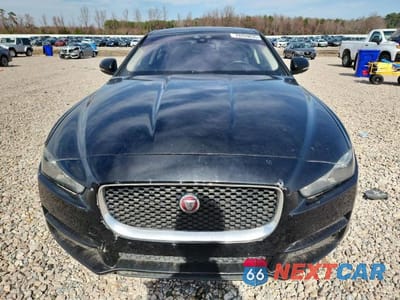 Piąte zdjęcie samochodu w środku: 2018 JAGUAR XE VIN:SAJAR4FX3JCP34624 - miniatura