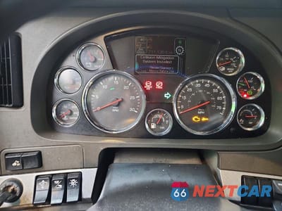 Zdjęcie 8 z 10 samochodu: 2019 KENWORTH T680 SEMI TRUCK VIN:1XKYD49X1KJ282634 - miniatura