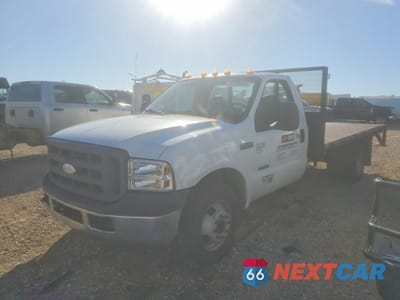 Drugie zdjęcie samochodu z przodu: 2006 FORD F350 SUPER DUTY FLATBED TRUCK VIN:1FDWF36P76EC38028 - miniatura