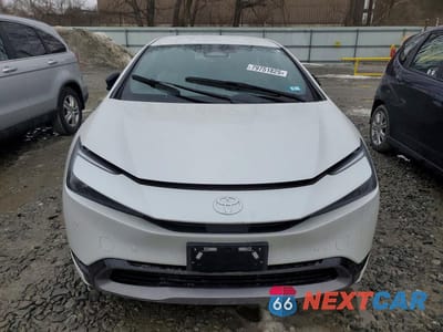 Piąte zdjęcie samochodu w środku: 2025 TOYOTA PRIUS XLE VIN:JTDADABU7S3030709 - miniatura