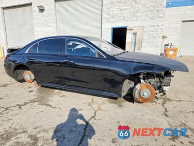 Czwarte zdjęcie samochodu z boku: 2022 MERCEDES-BENZ S 580 4MATIC VIN:W1K6G7GB4NA124396 - miniatura