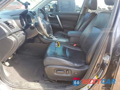 Zdjęcie 7 z 12 samochodu: 2013 TOYOTA HIGHLANDER SE VIN:5TDBK3EH1DS221662 - miniatura