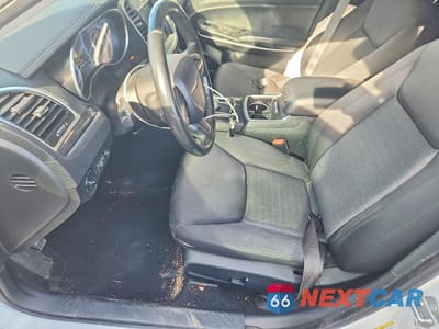 Zdjęcie 7 z 11 samochodu: 2020 CHRYSLER 300 TOURING VIN:2C3CCAAG0LH137479 - miniatura