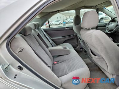 Zdjęcie 10 z 13 samochodu: 2005 TOYOTA CAMRY LE VIN:4T1BE30K05U984372 - miniatura