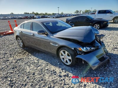 Czwarte zdjęcie samochodu z boku: 2019 JAGUAR XE PREMIUM VIN:SAJAJ4FX9KCP46768 - miniatura