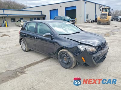 Czwarte zdjęcie samochodu z boku: 2014 VOLKSWAGEN GOLF VIN:WVWDB7AJ1EW003537 - miniatura
