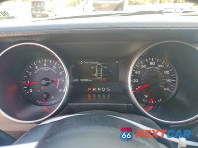 Zdjęcie 9 z 11 samochodu: 2018 FORD MUSTANG VIN:1FATP8UH7J5115101 - miniatura