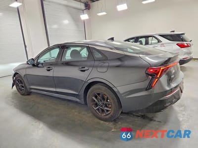 Drugie zdjęcie samochodu z przodu: 2025 KIA K5 LXS VIN:KNAG24J70S5346760 - miniatura