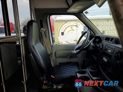 Piąte zdjęcie samochodu w środku: 2016 FORD E350 SHUTTLE BUS VIN:1FDEE3FL4GDC22663 - miniatura