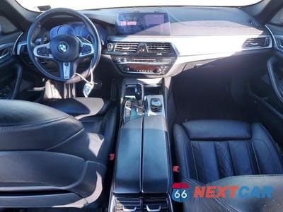 Zdjęcie 8 z 11 samochodu: 2018 BMW M550XI VIN:WBAJB9C50JB049681 - miniatura