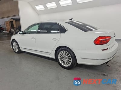 Drugie zdjęcie samochodu z przodu: 2016 VOLKSWAGEN PASSAT SE VIN:1VWBT7A38GC010945 - miniatura