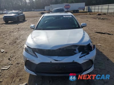 Piąte zdjęcie samochodu w środku: 2022 TOYOTA CAMRY HYBRID XLE VIN:4T1F31AK9NU582490 - miniatura