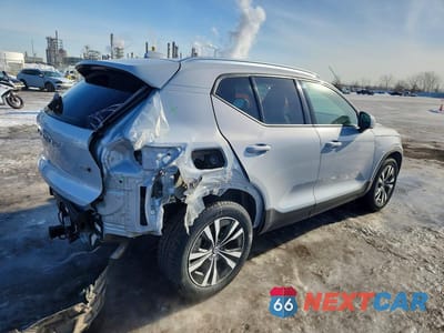 Trzecie zdjęcie samochodu z tyłu: 2021 VOLVO XC40 T5 MOMENTUM VIN:YV4162UK1M2537297 - miniatura